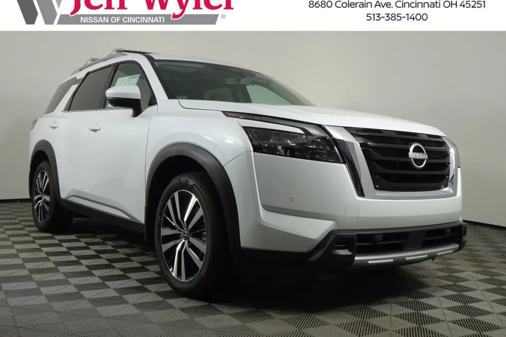 2025 Nissan Pathfinder Platinum photo 1