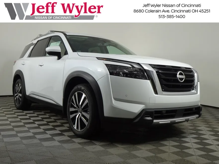 2025 Nissan Pathfinder Platinum photo 1