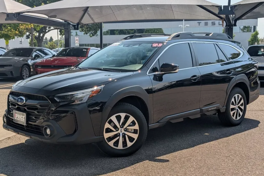 2023 Subaru Outback Premium photo 1