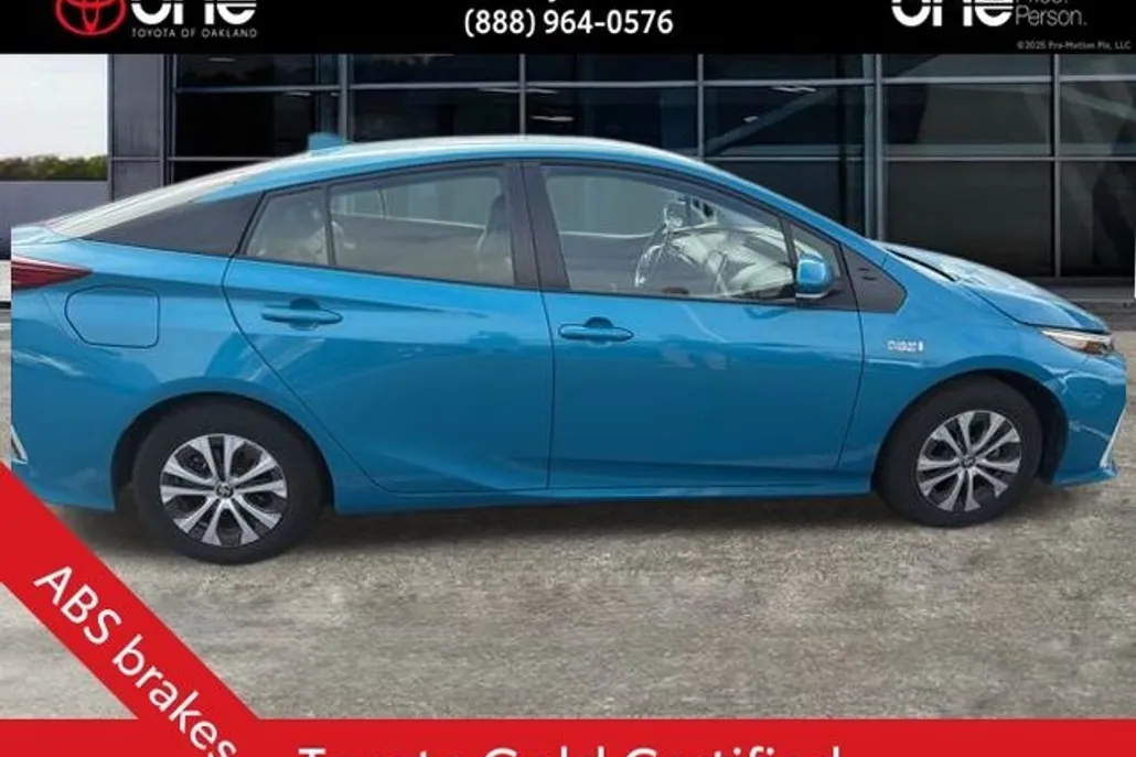 2022 Toyota Prius Prime LE photo 1