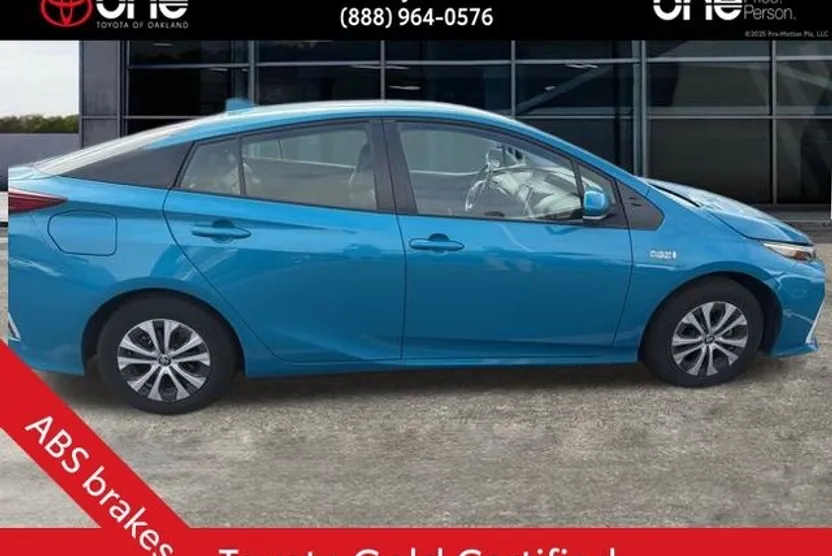 2022 Toyota Prius Prime LE photo 1