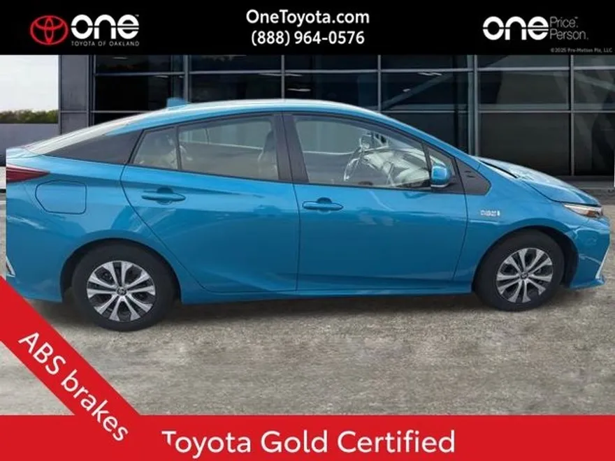 2022 Toyota Prius Prime LE photo 1