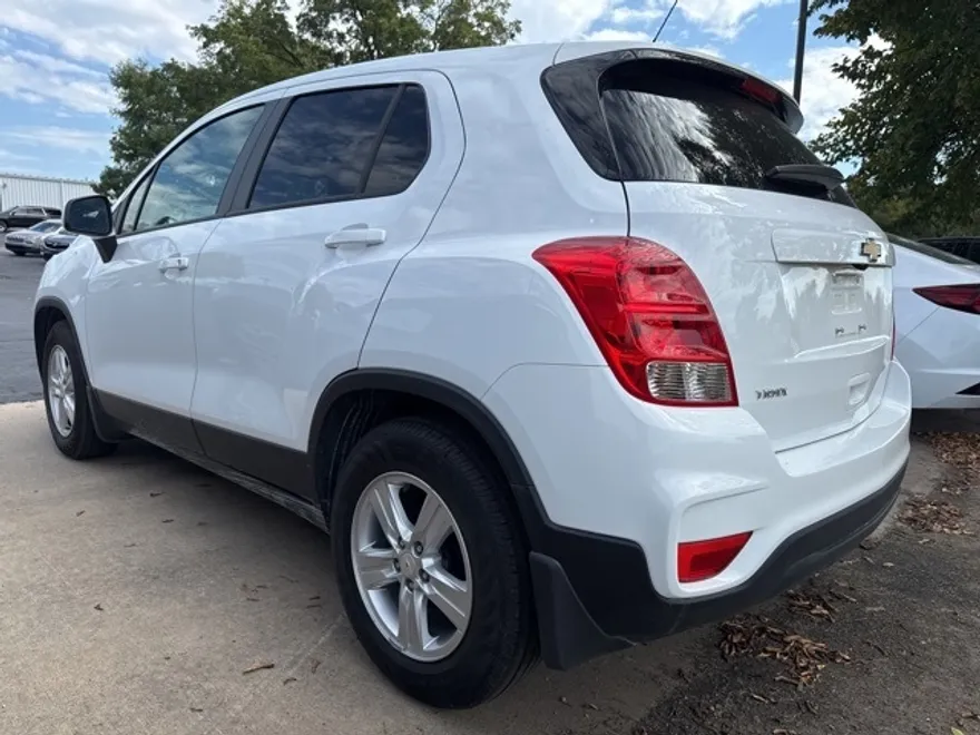 2021 Chevrolet Trax LS photo 1