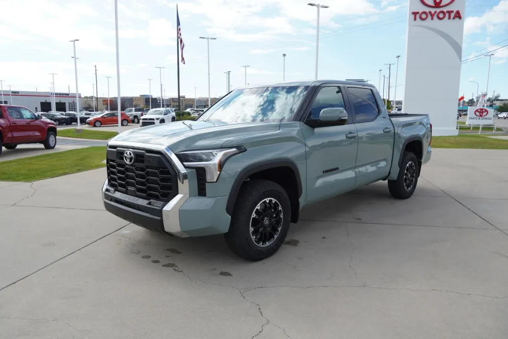 2026 Toyota Tundra SR5 CrewMax photo 1