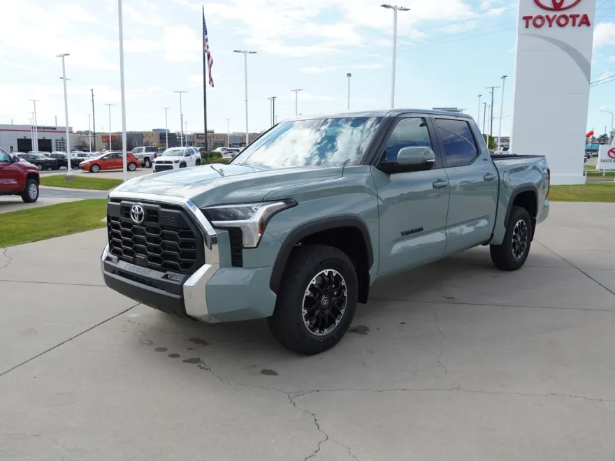 2026 Toyota Tundra SR5 CrewMax photo 1