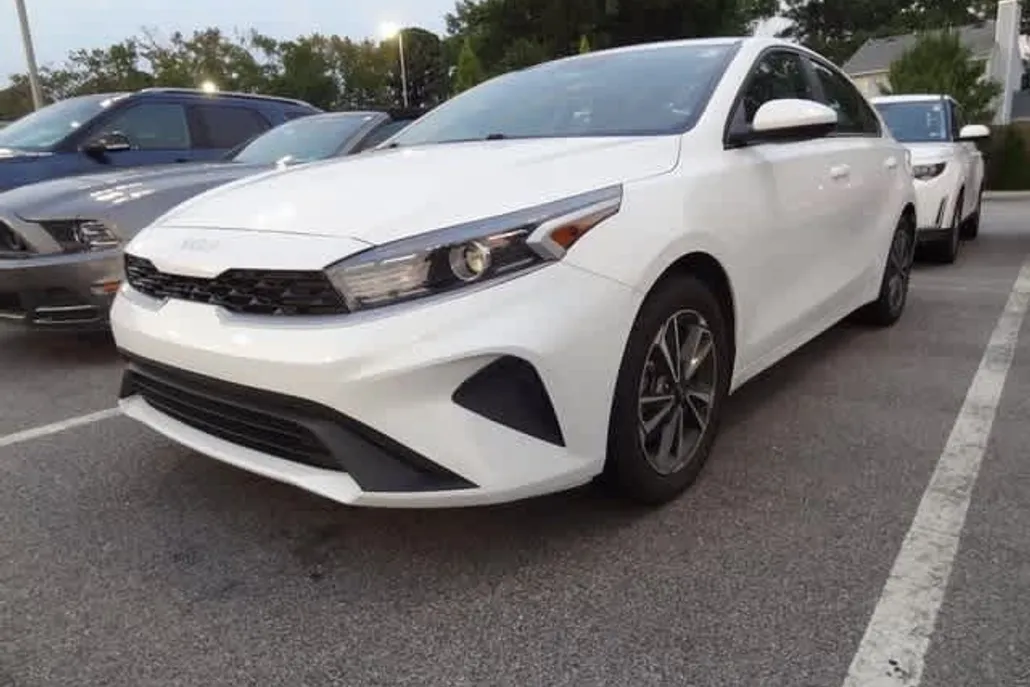 2023 Kia Forte LXS photo 1