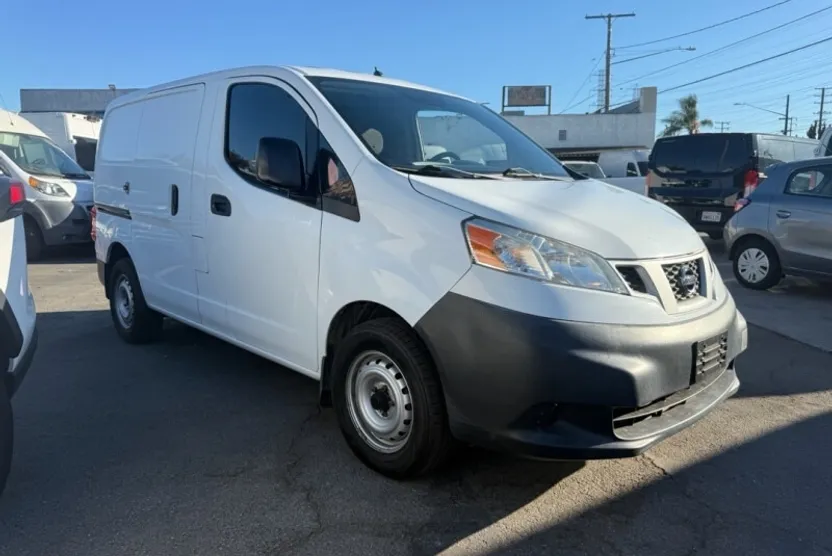 2015 Nissan NV200 S photo 1