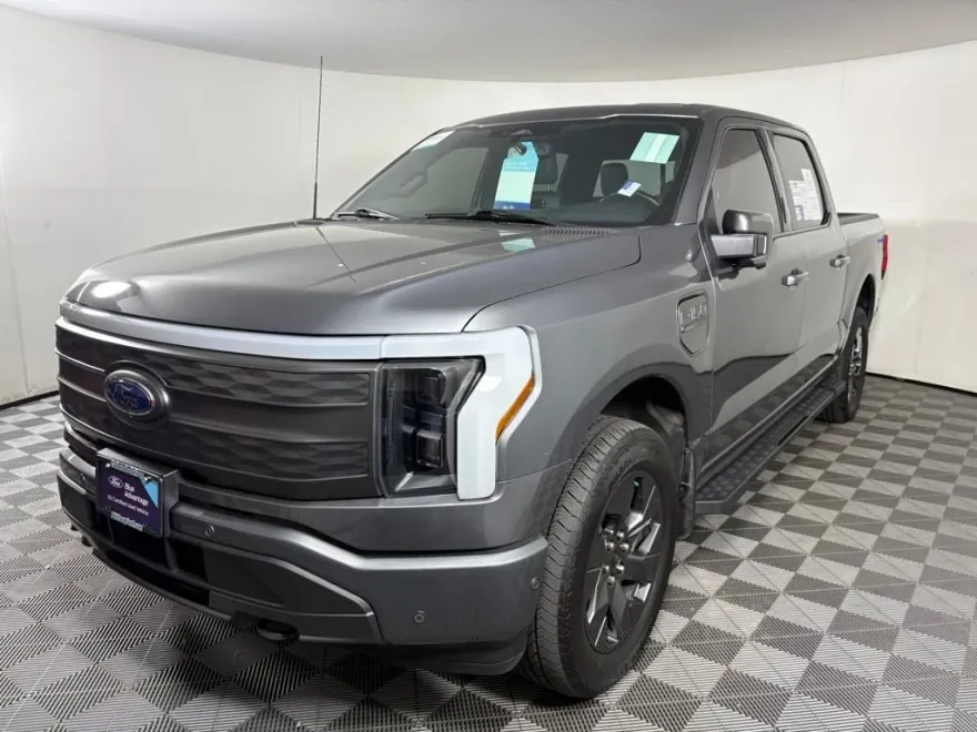 2023 Ford F-150 Lightning Lariat photo 1
