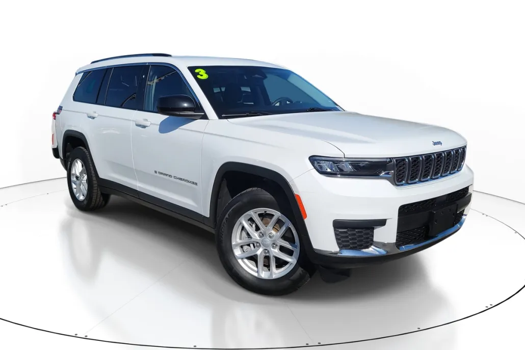 2023 Jeep Grand Cherokee Laredo photo 1