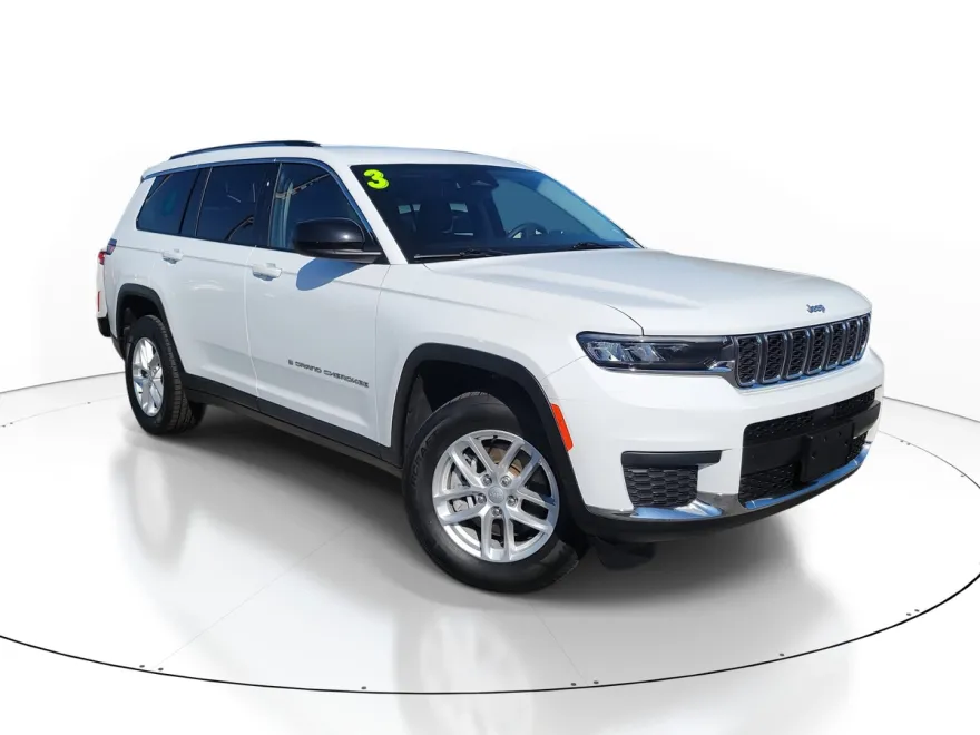 2023 Jeep Grand Cherokee Laredo photo 1
