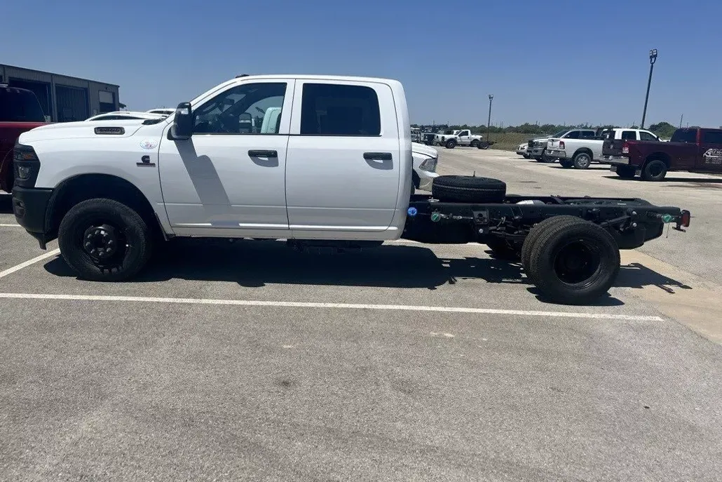 2025 Ram 3500 Tradesman photo 1