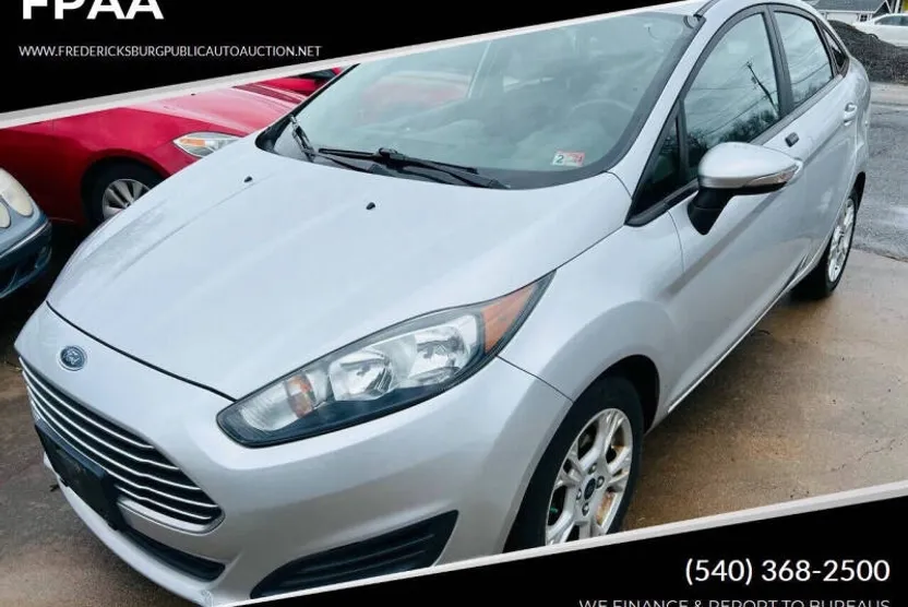 2015 Ford Fiesta SE photo 1