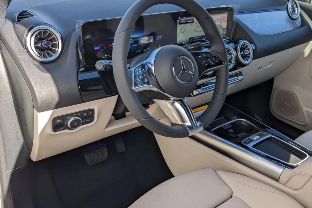 2025 Mercedes Benz GLA 250 4MATIC photo 1