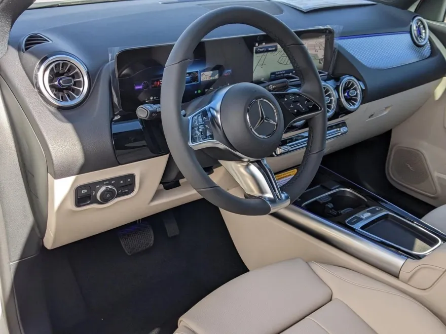 2025 Mercedes Benz GLA 250 4MATIC photo 1