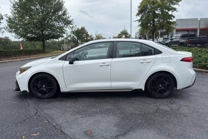 2021 Toyota Corolla SE photo 1