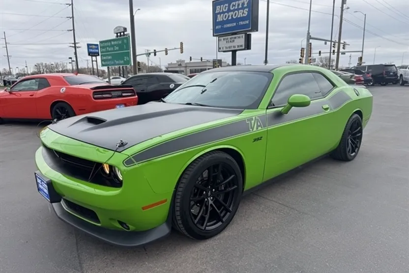 2017 Dodge Challenger 392 photo 1