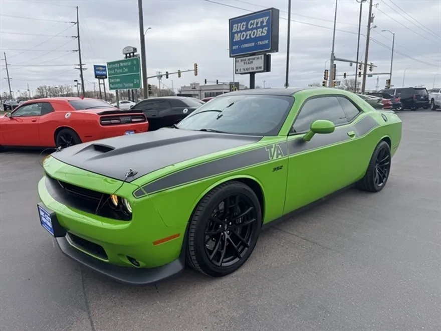 2017 Dodge Challenger 392 photo 1