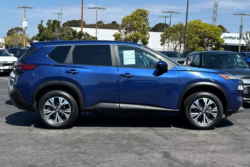 2023 Nissan Rogue SV photo 1