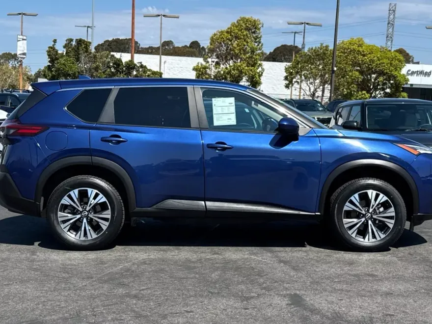 2023 Nissan Rogue SV photo 1