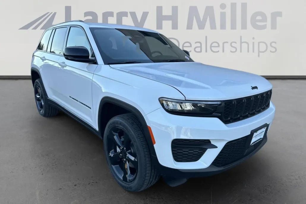 2025 Jeep Grand Cherokee Altitude photo 1