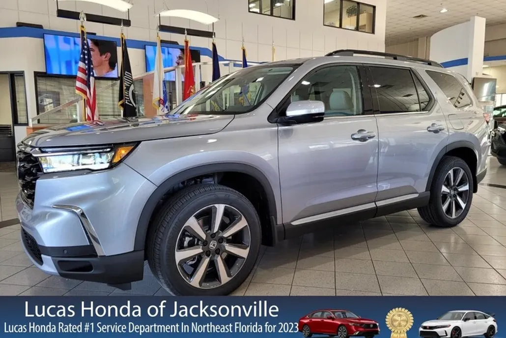 2025 Honda Pilot Touring photo 1
