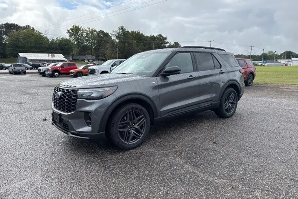 2025 Ford Explorer ST-Line photo 1
