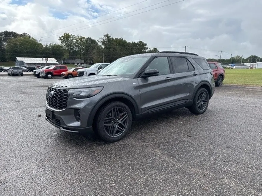 2025 Ford Explorer ST-Line photo 1