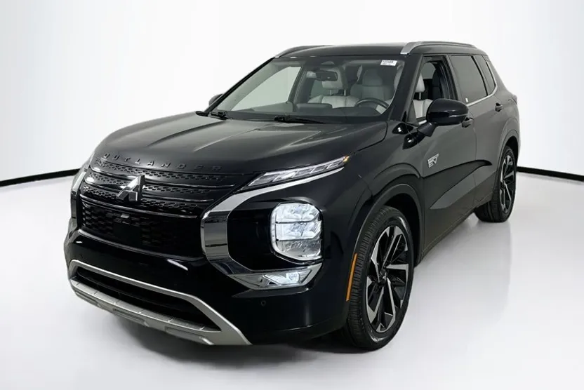 2023 Mitsubishi Outlander PHEV SEL photo 1