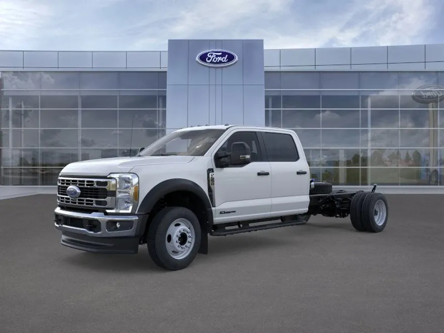 2025 Ford F-550 photo 1