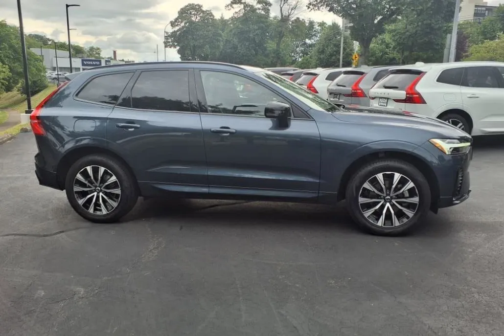 2024 Volvo XC60 B5 Core photo 1
