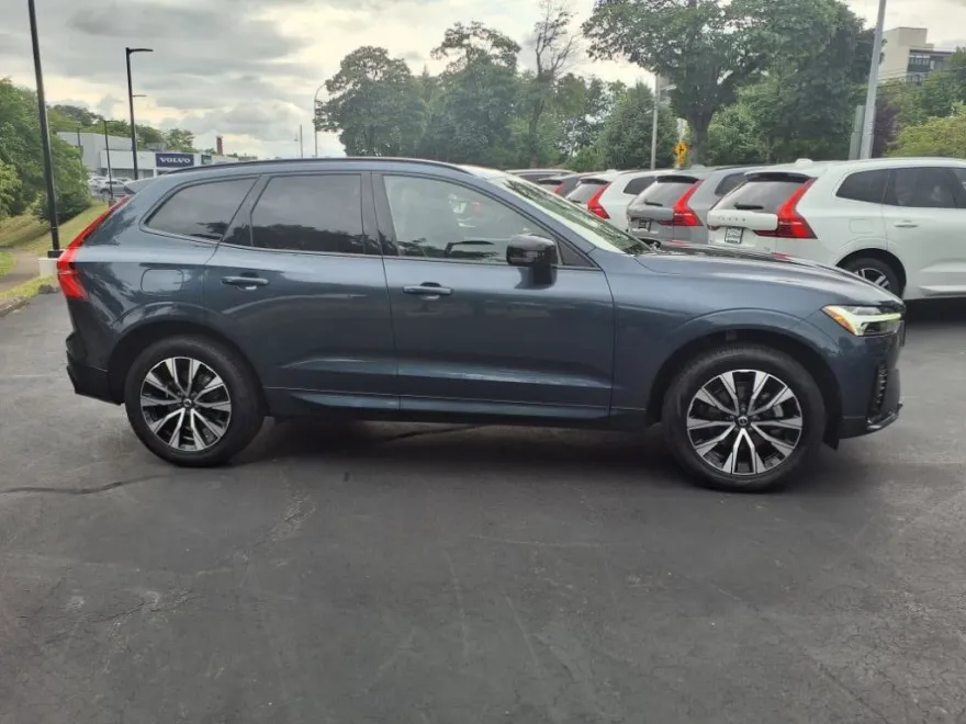 2024 Volvo XC60 B5 Core photo 1