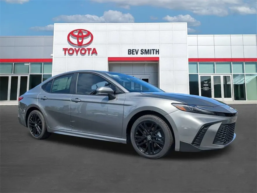 2025 Toyota Camry SE photo 1