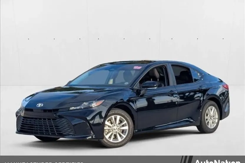 2025 Toyota Camry LE photo 1