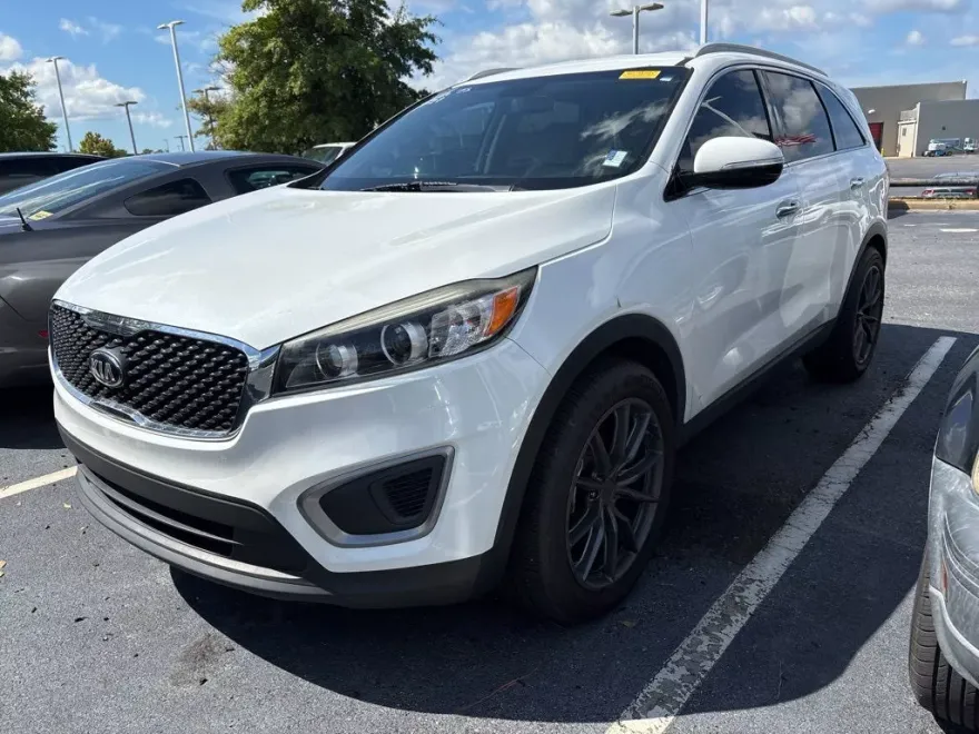 2017 Kia Sorento LX photo 1