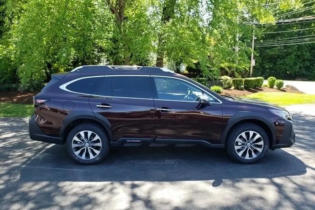 2025 Subaru Outback Touring XT photo 1