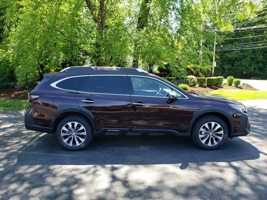 2025 Subaru Outback Touring XT photo 1