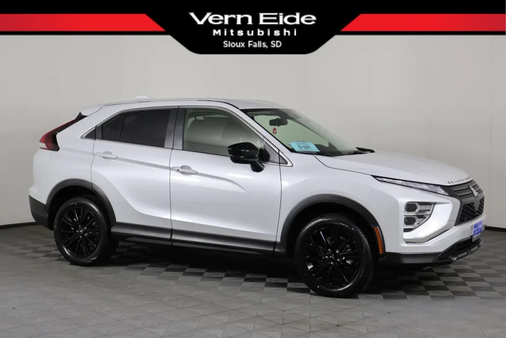 2025 Mitsubishi Eclipse Cross LE photo 1