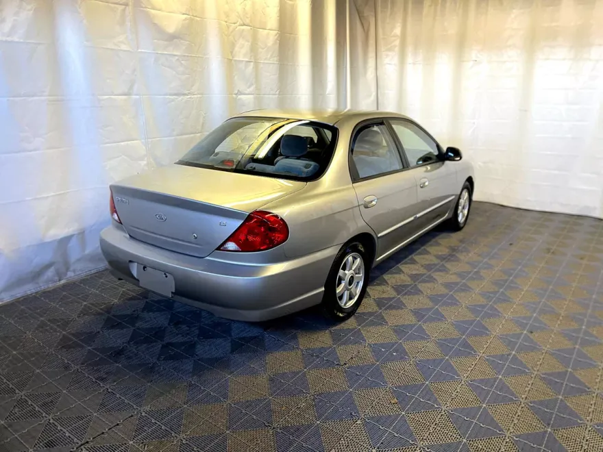2004 Kia Spectra Base photo 6