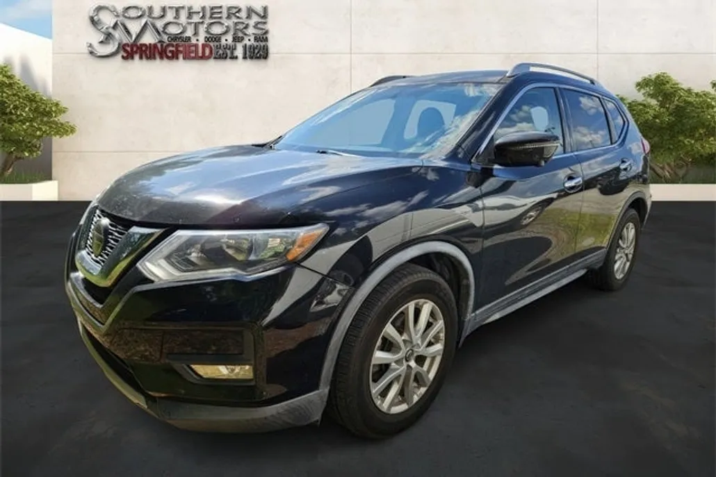 2018 Nissan Rogue SV photo 1