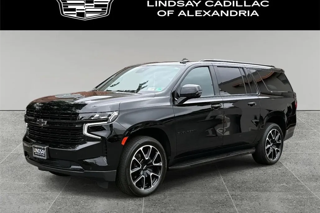2023 Chevrolet Suburban RST photo 1