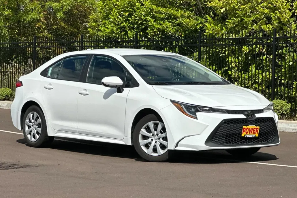 2022 Toyota Corolla LE photo 1
