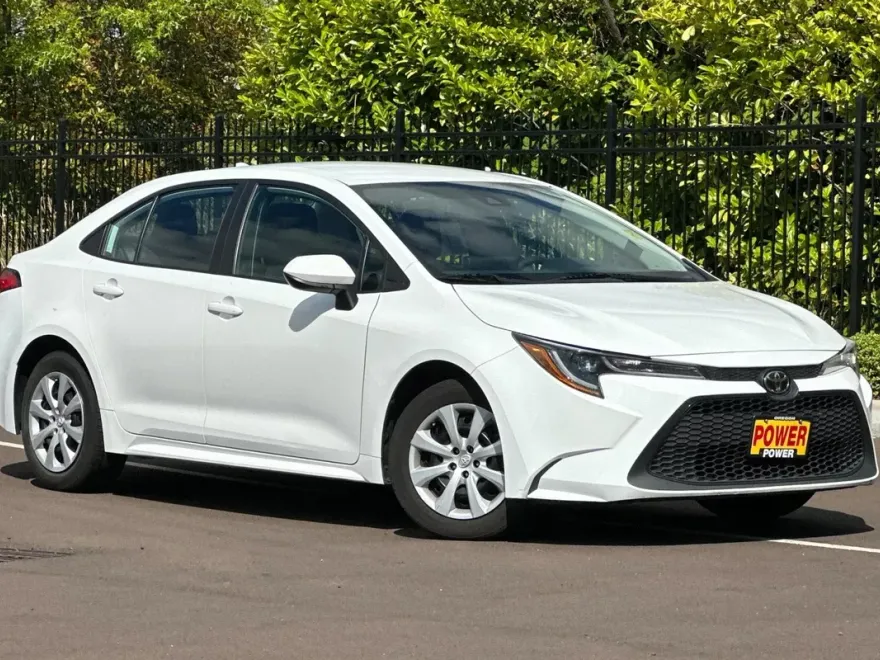 2022 Toyota Corolla LE photo 1