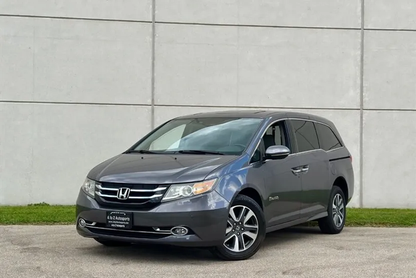 2015 Honda Odyssey Touring photo 1