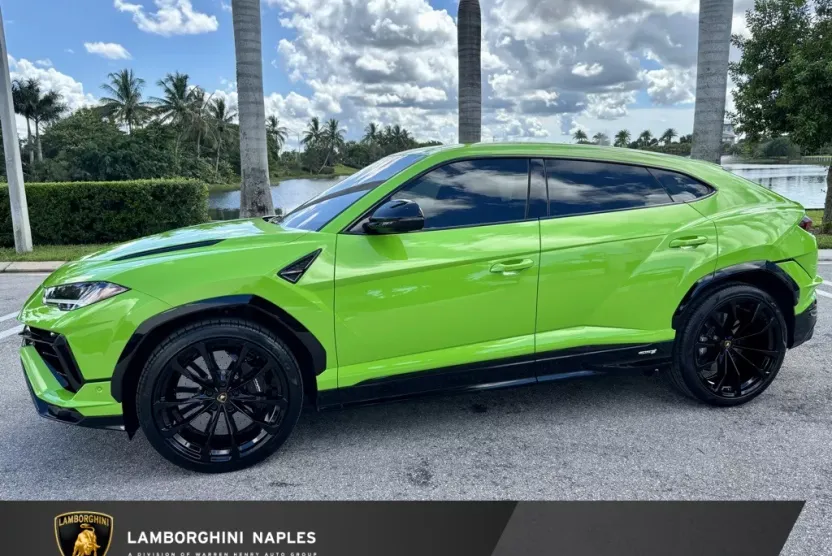 2024 Lamborghini Urus S photo 1