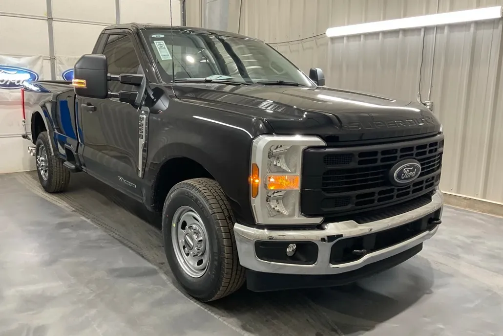 2025 Ford F-250 photo 1