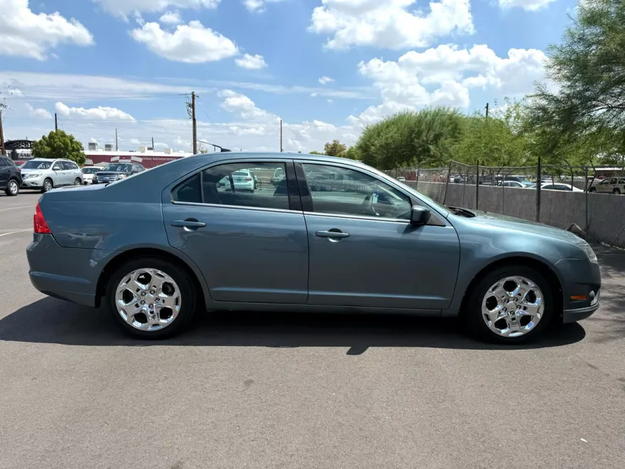 2011 Ford Fusion SE photo 1