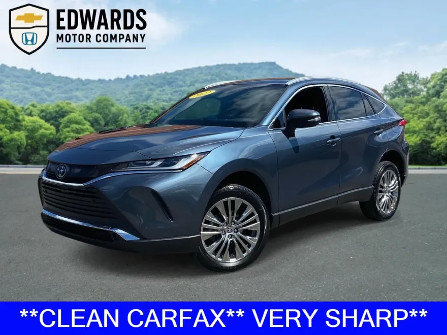 2022 Toyota Venza LE photo 1