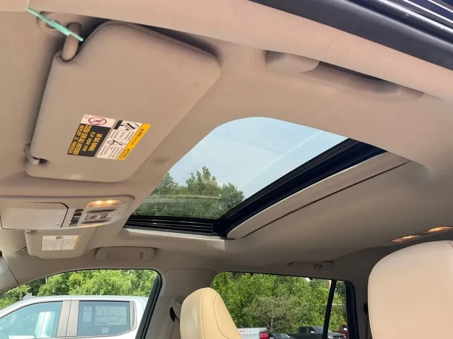2022 Toyota Highlander XLE photo 1