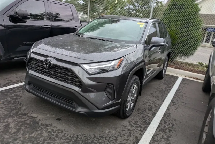 2024 Toyota RAV4 XLE photo 1