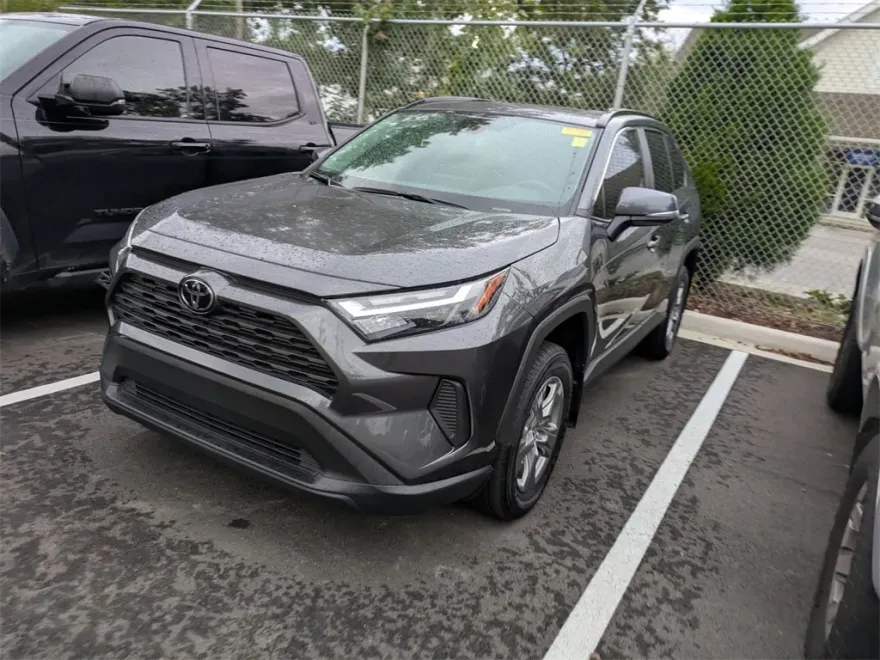 2024 Toyota RAV4 XLE photo 1